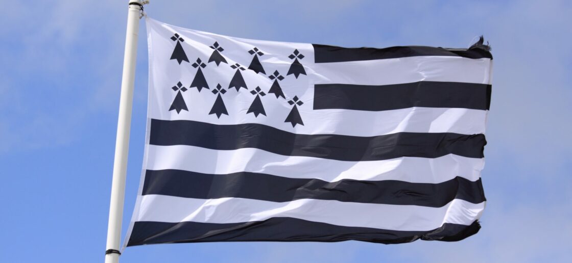 Pourquoi le drapeau breton est-il noir et blanc ?