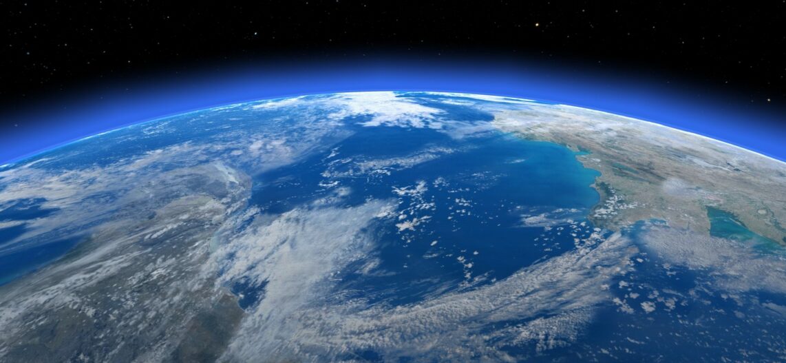 À quelle vitesse la Terre se déplace-t-elle dans l'espace ?