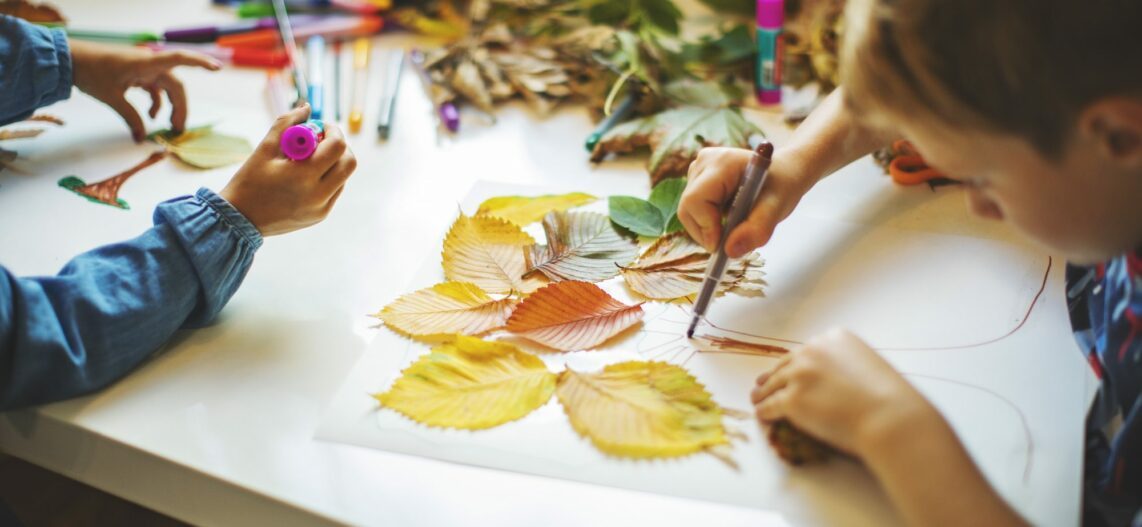 Fabriquer un sac en papier à partir de feuilles mortes ? C'est possibl