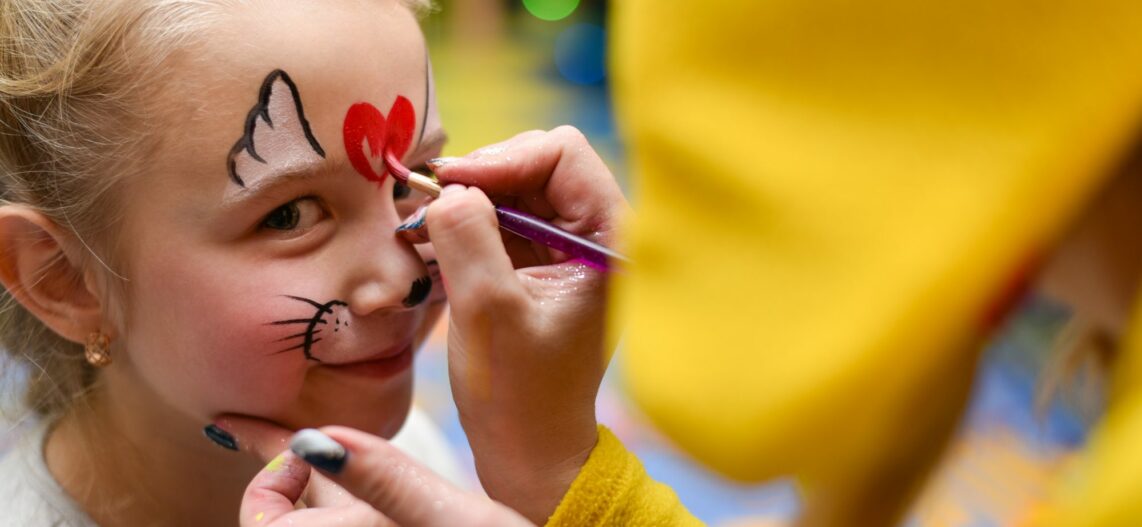 Maquillage enfant : idées et conseils pour un carnaval, un déguisement